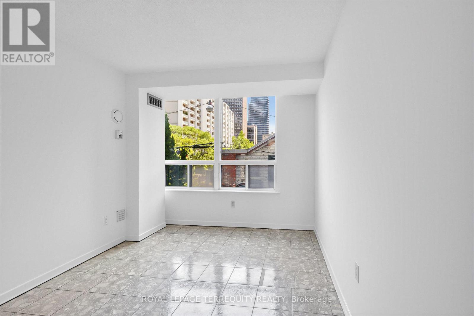 210 - 25 Maitland Street, Toronto, Ontario  M4Y 2W1 - Photo 15 - C13637524
