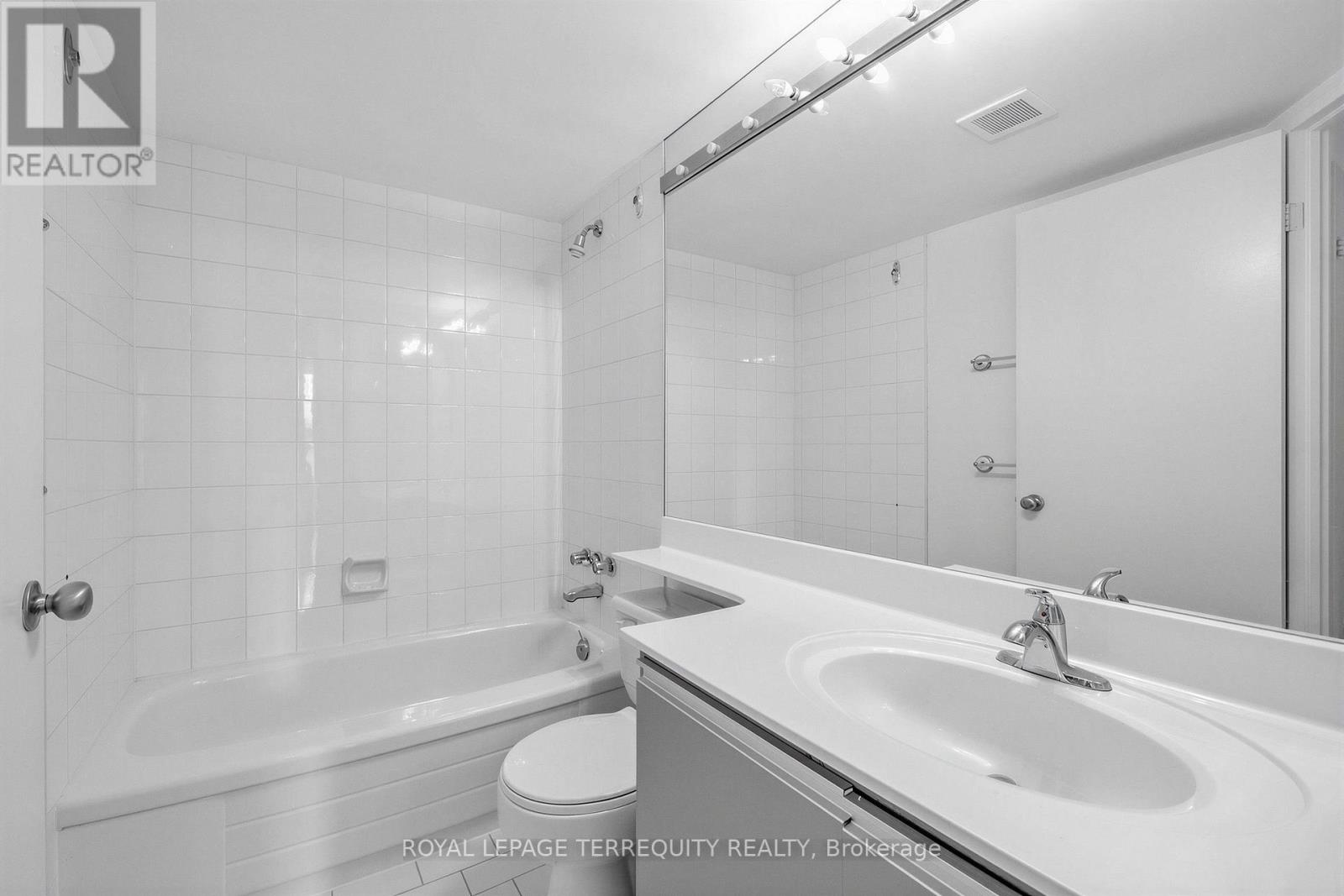 210 - 25 Maitland Street, Toronto, Ontario  M4Y 2W1 - Photo 18 - C13637524