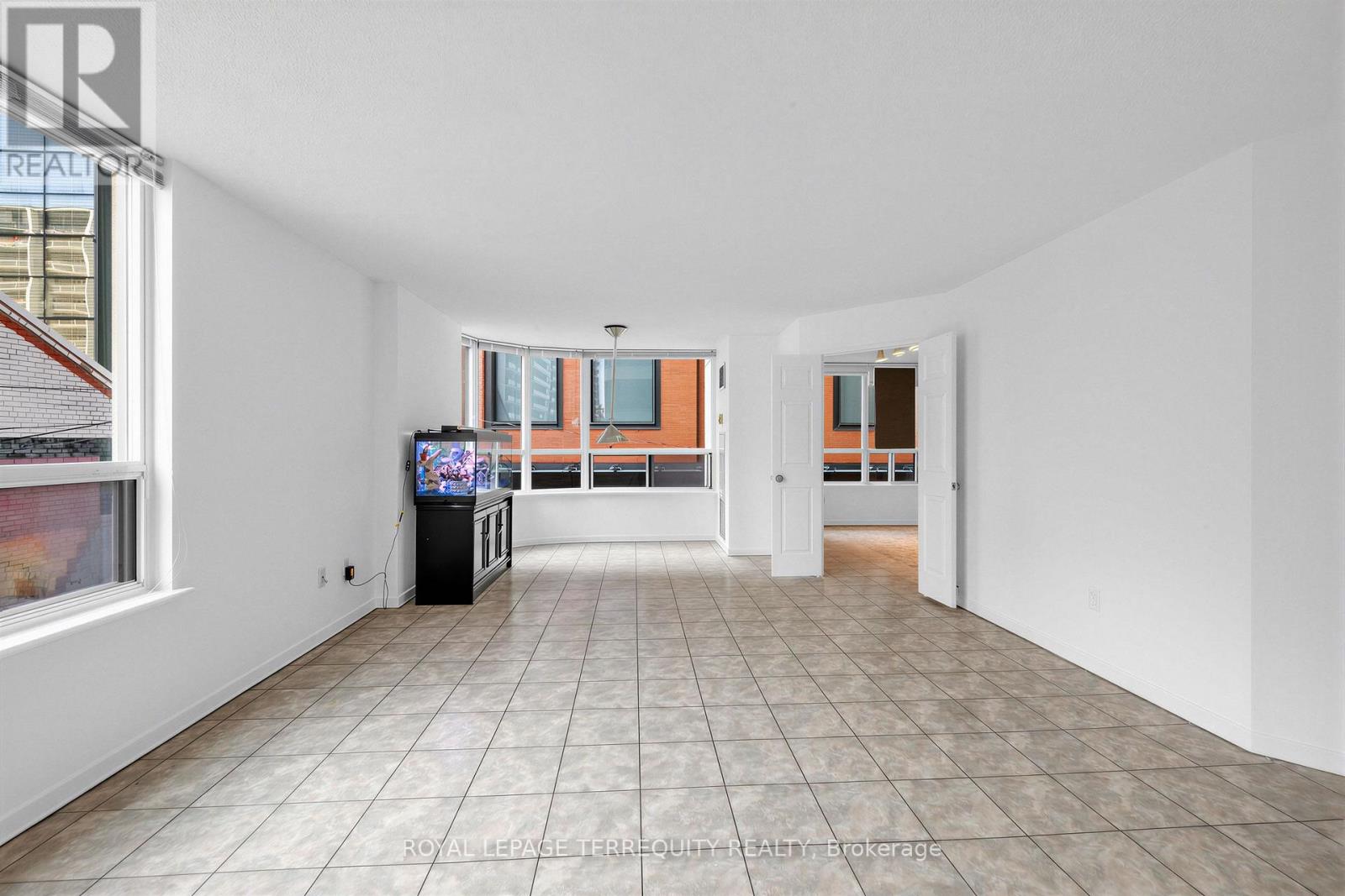 210 - 25 Maitland Street, Toronto, Ontario  M4Y 2W1 - Photo 2 - C13637524