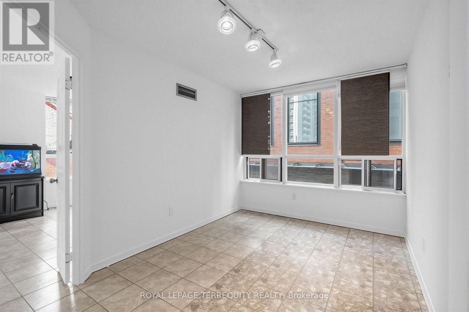 210 - 25 Maitland Street, Toronto, Ontario  M4Y 2W1 - Photo 23 - C13637524
