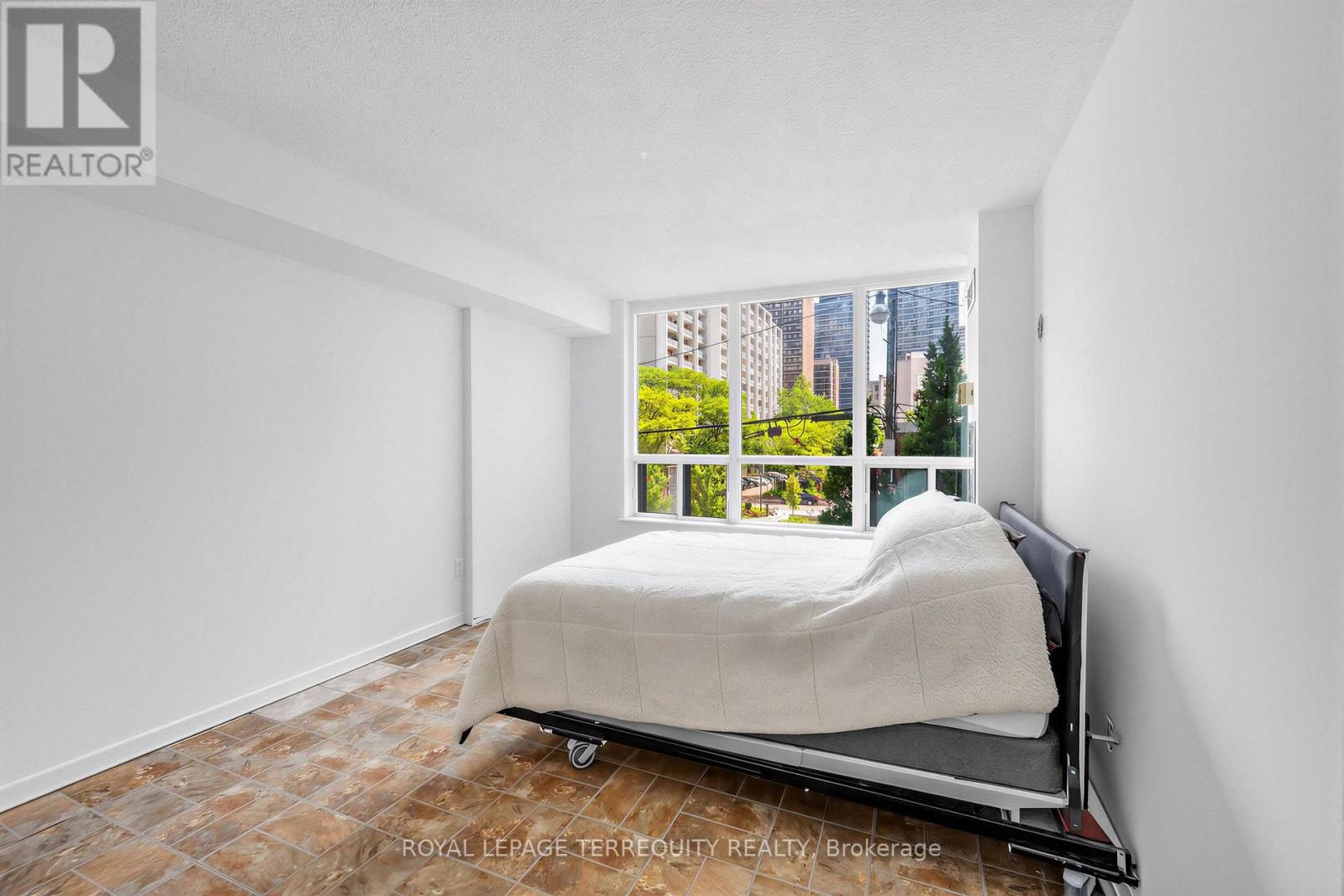 210 - 25 Maitland Street, Toronto, Ontario  M4Y 2W1 - Photo 7 - C13637524