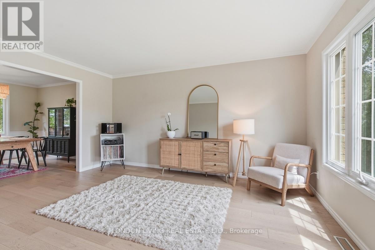 7006 Diane Crescent, London South, Ontario  N6P 1G2 - Photo 6 - X13740932