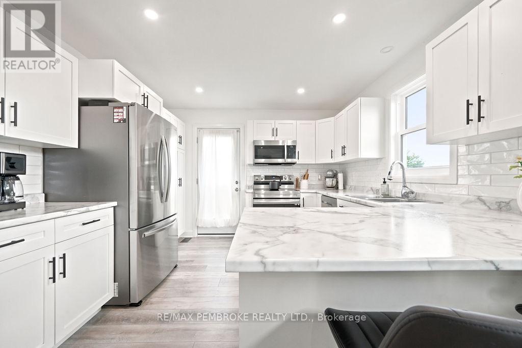 20 Terrance Drive, Petawawa, Ontario  K8H 0G3 - Photo 11 - X13740964