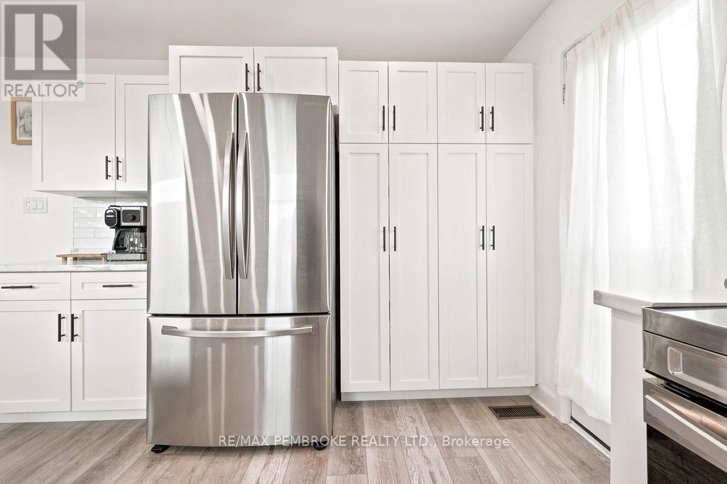 20 Terrance Drive, Petawawa, Ontario  K8H 0G3 - Photo 14 - X13740964