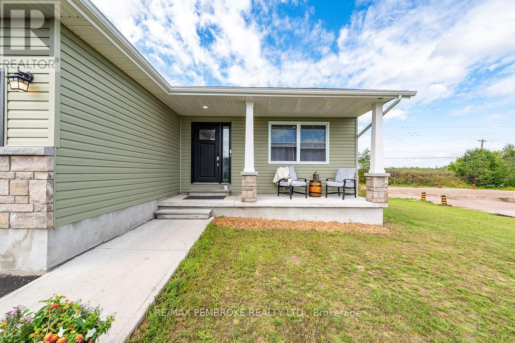 20 Terrance Drive, Petawawa, Ontario  K8H 0G3 - Photo 2 - X13740964