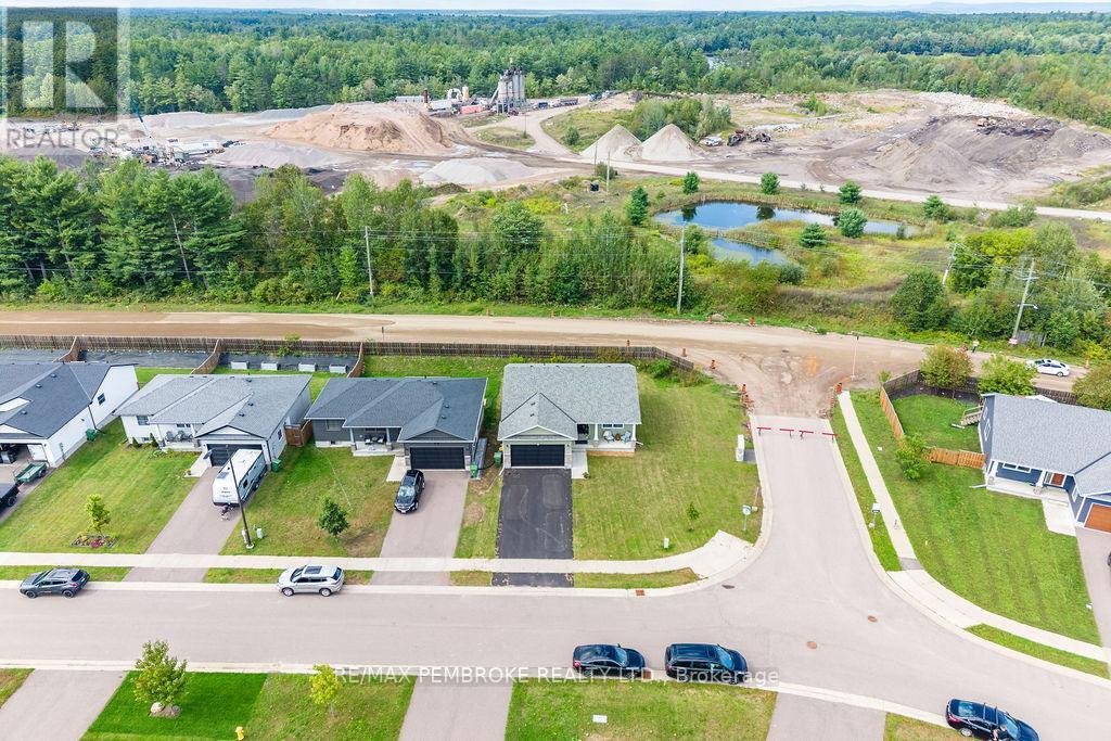 20 Terrance Drive, Petawawa, Ontario  K8H 0G3 - Photo 32 - X13740964