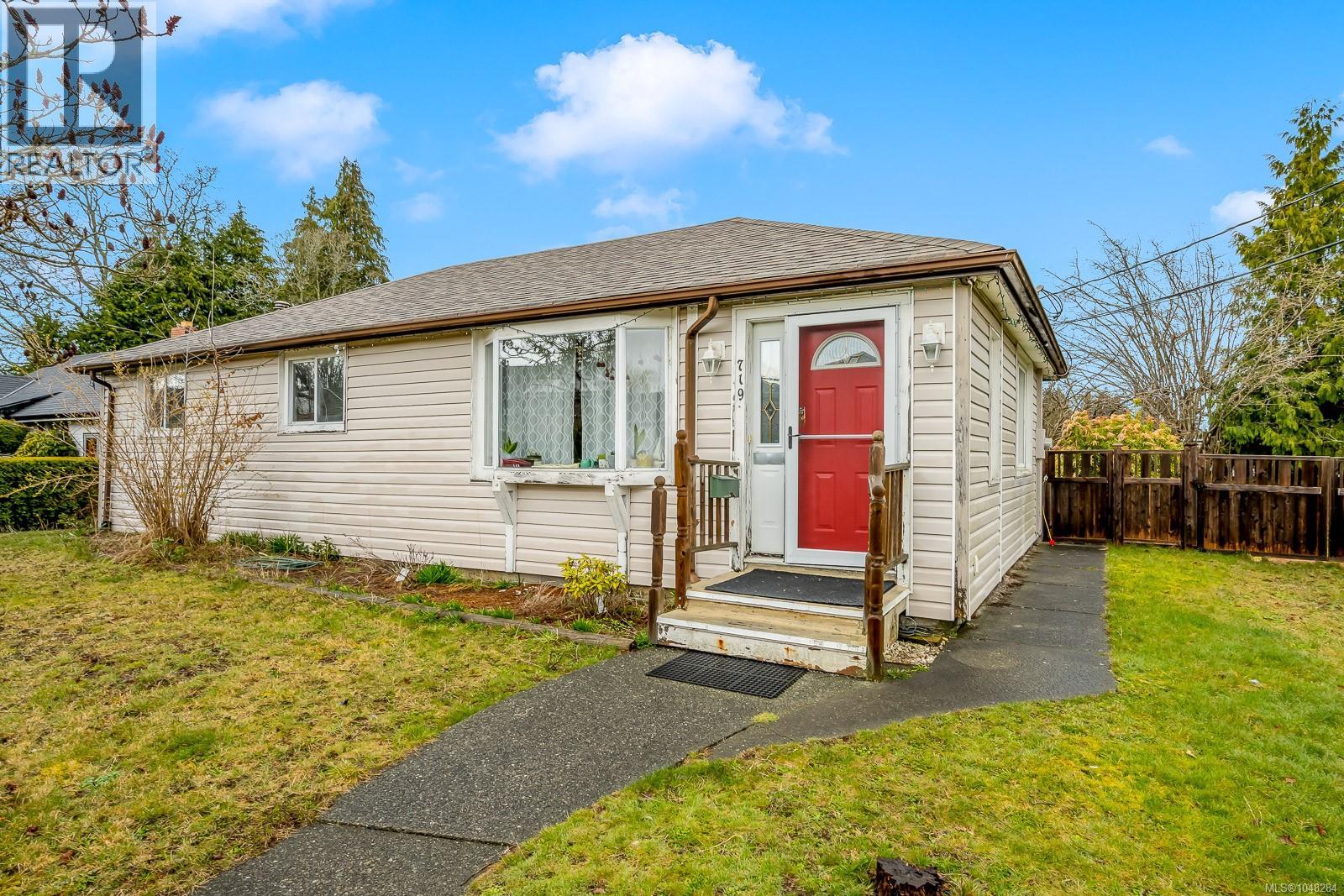 719 8th St, Courtenay, British Columbia V9N 1N6 - Photo 1 - 1048284