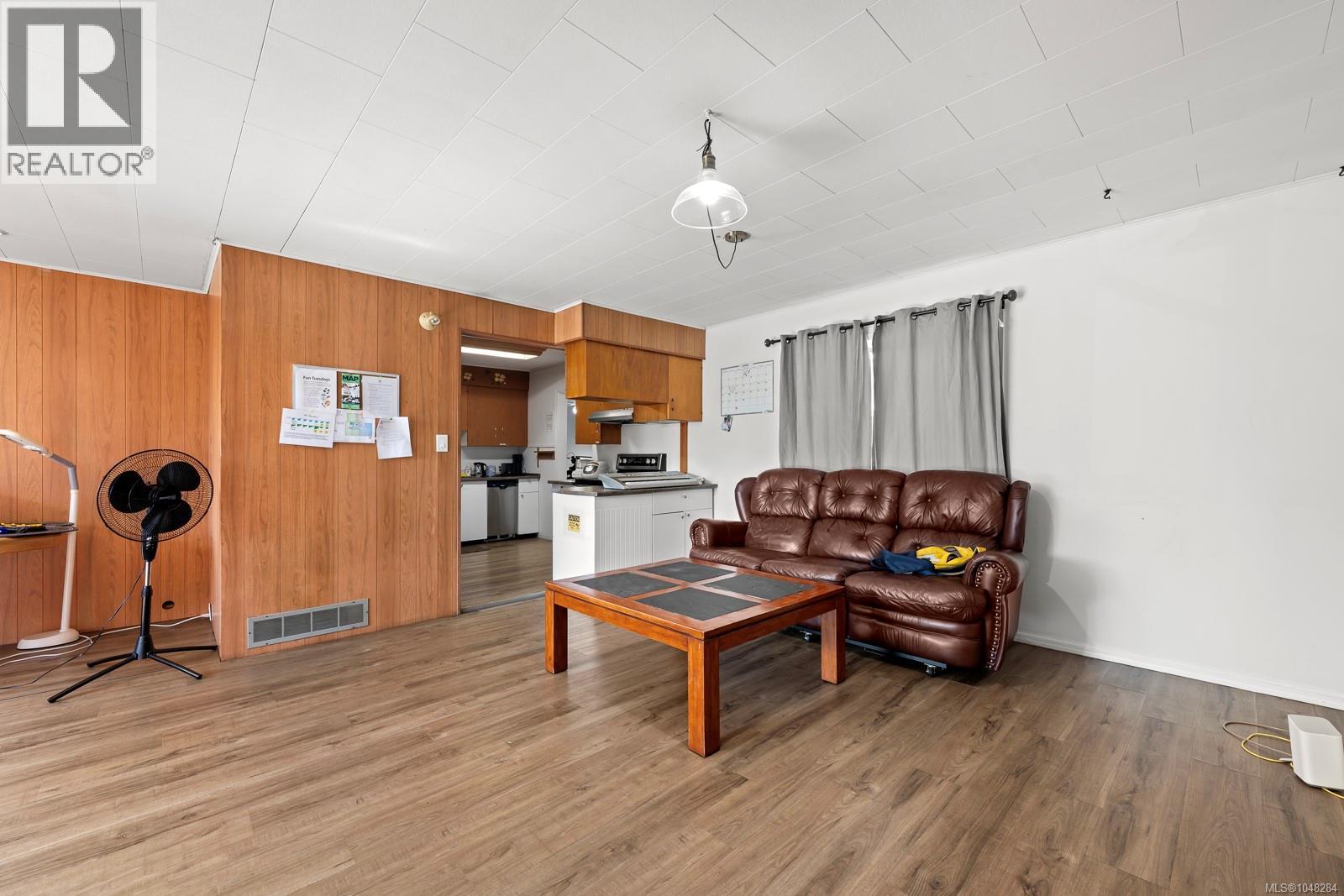 719 8th St, Courtenay, British Columbia V9N 1N6 - Photo 6 - 1048284