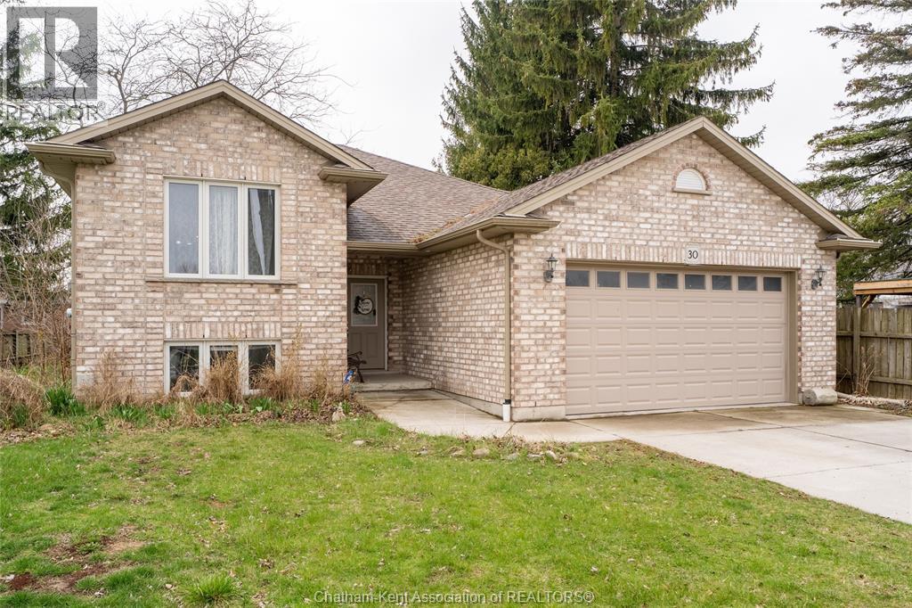 MLS# 26021407: 30 St Michael AVENUE, Chatham, Canada