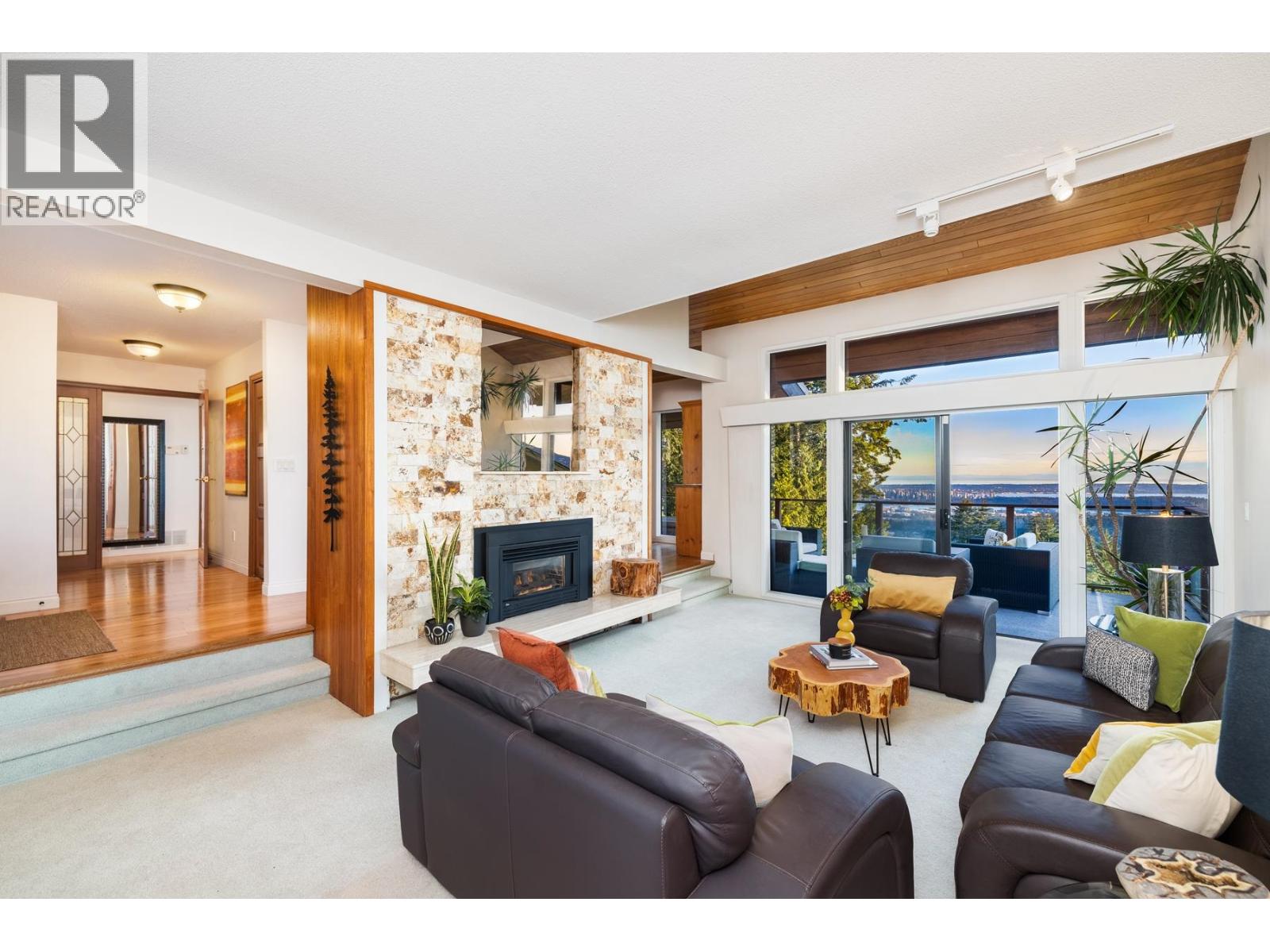 187 Rondoval Crescent, North Vancouver, British Columbia  V7N 2W6 - Photo 6 - R3161205