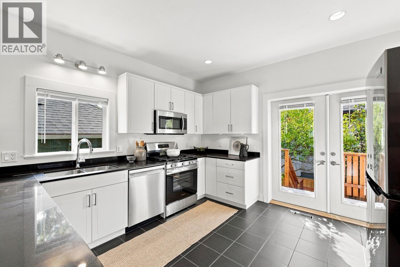 1970 Adanac Street, Vancouver, British Columbia  V5L 2E4 - Photo 13 - R3161209