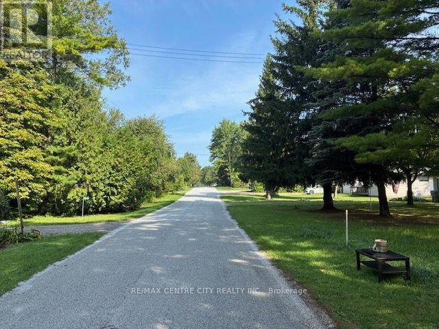 9644 Richardson Drive, Lambton Shores, Ontario  N0N 1J3 - Photo 5 - X13739002