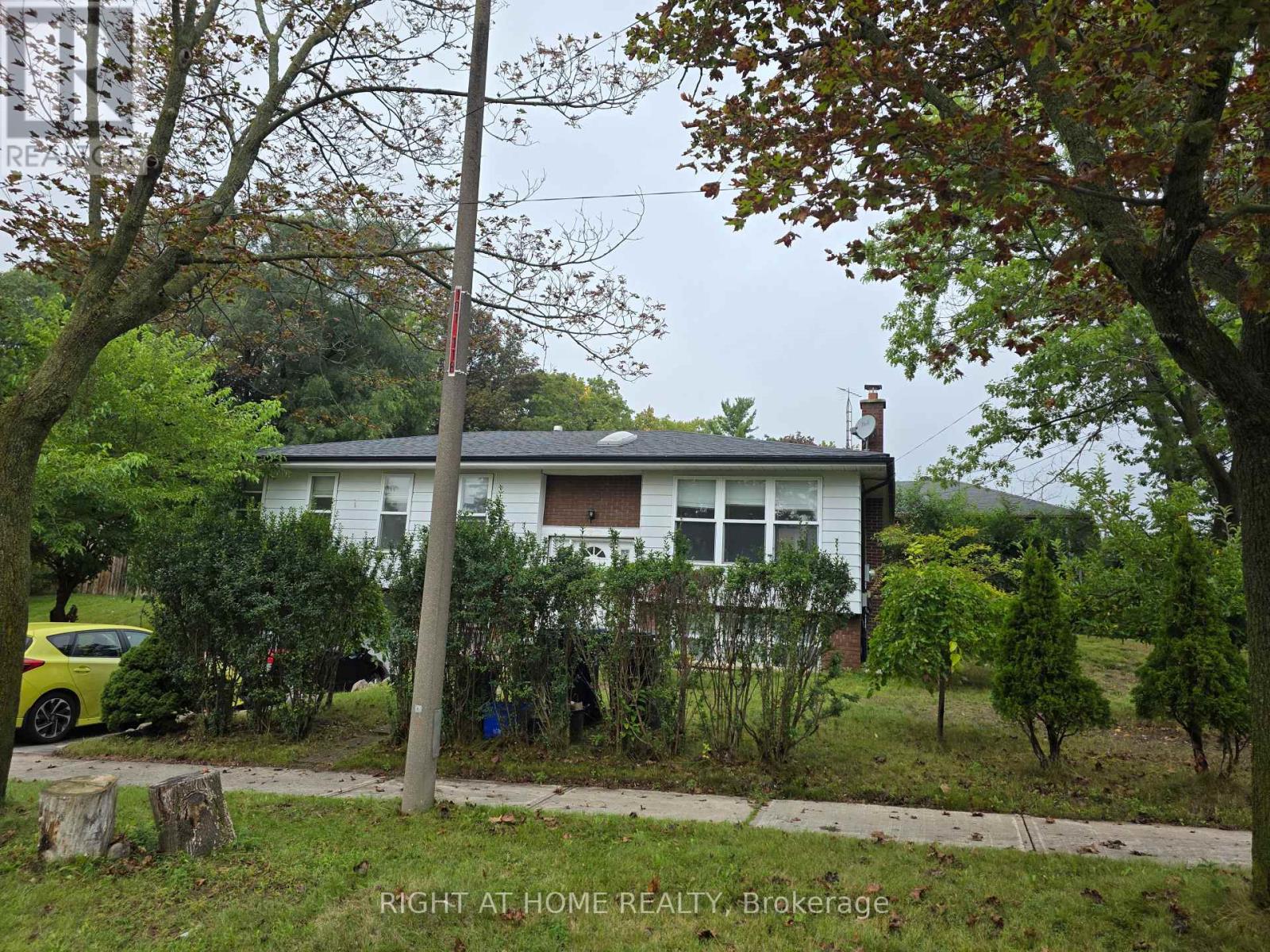 125 Weir Crescent S, Toronto, Ontario  M1E 4T1 - Photo 3 - E13735078