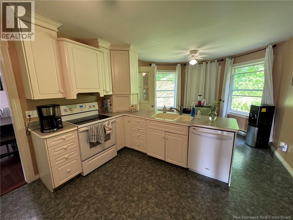 105 Bridge Street, Woodstock, New Brunswick  E7M 5Y7 - Photo 5 - NB135413