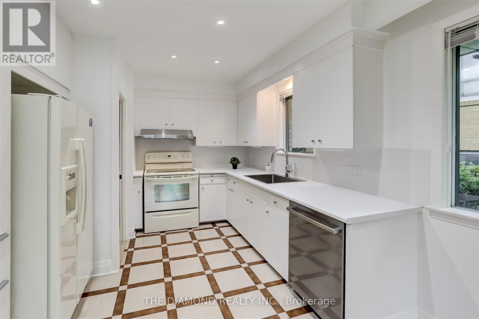 15 Government Road, Toronto, Ontario  M8X 1V7 - Photo 16 - W13740978