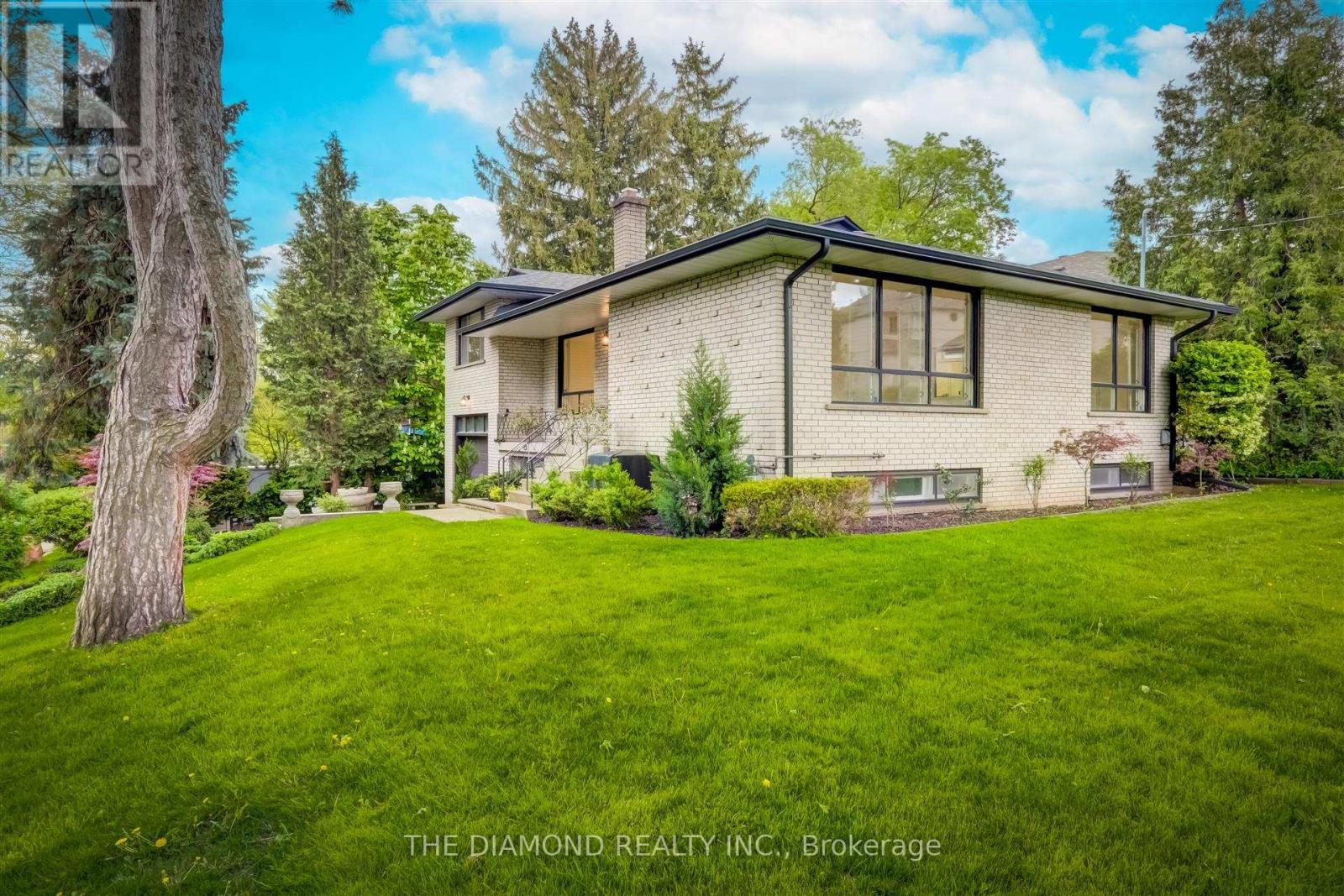 15 Government Road, Toronto, Ontario  M8X 1V7 - Photo 4 - W13740978