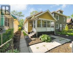 3622 QUEEN, Windsor, Ontario