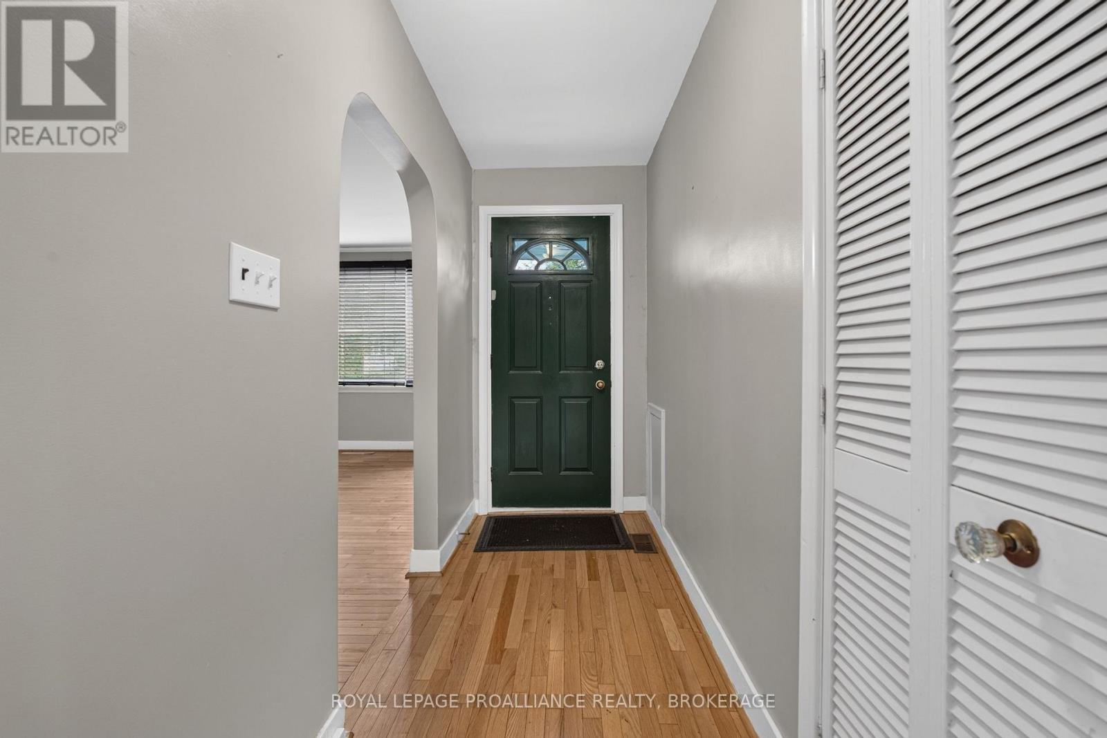 364 Glengarry Road, Kingston (West Of Sir John A. Blvd), Ontario  K7M 3K2 - Photo 4 - X13741214