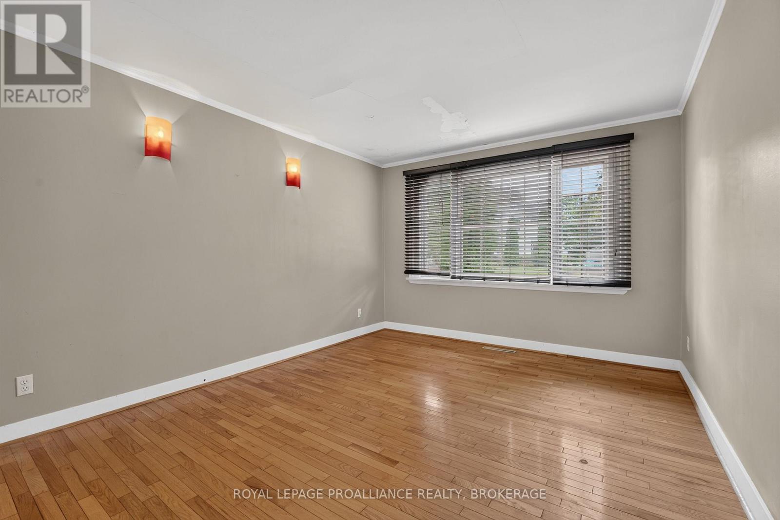 364 Glengarry Road, Kingston (West Of Sir John A. Blvd), Ontario  K7M 3K2 - Photo 6 - X13741214