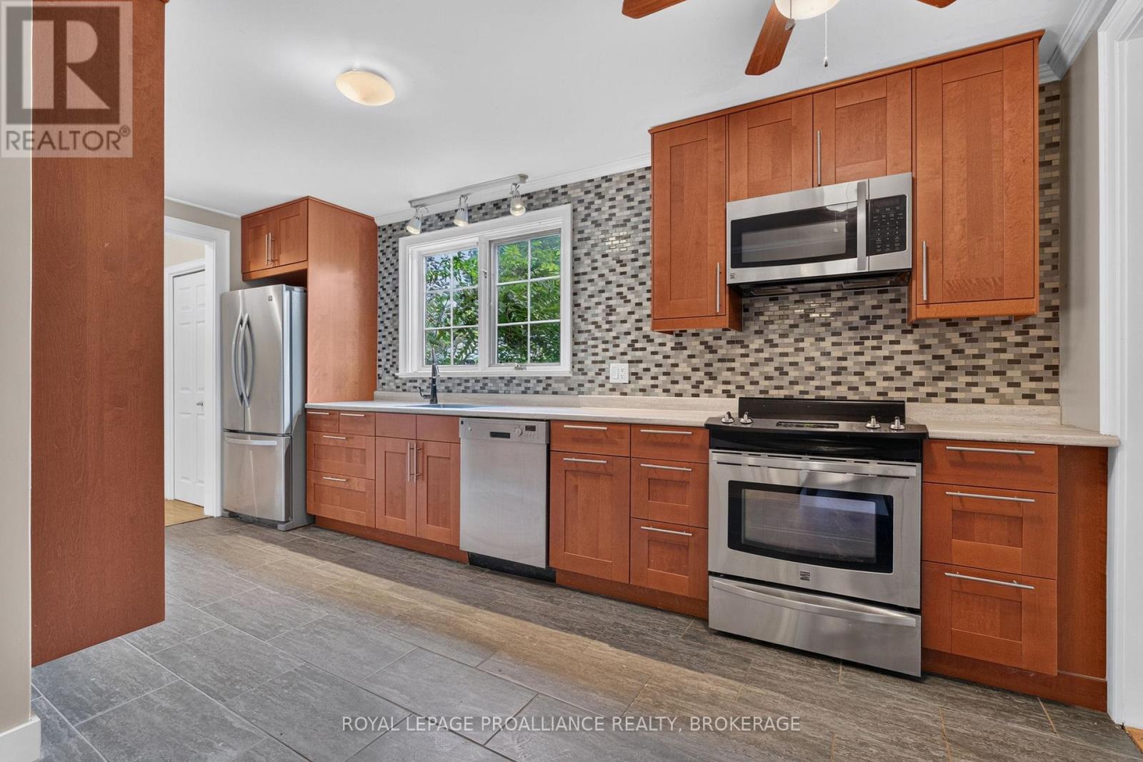 364 Glengarry Road, Kingston (West Of Sir John A. Blvd), Ontario  K7M 3K2 - Photo 9 - X13741214