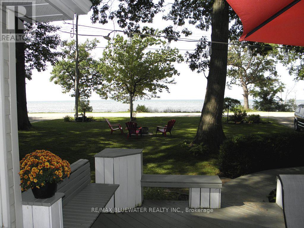 9714 Lake Road, Lambton Shores, Ontario  N0N 1J1 - Photo 5 - X13741156