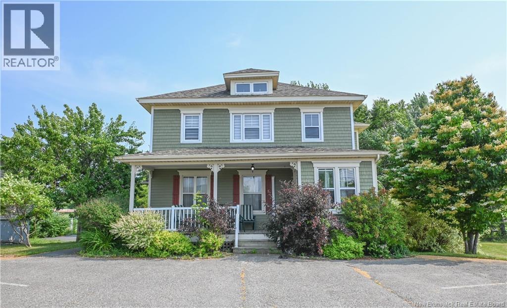 98 Saint-Pierre Ouest Boulevard, Caraquet, New Brunswick
