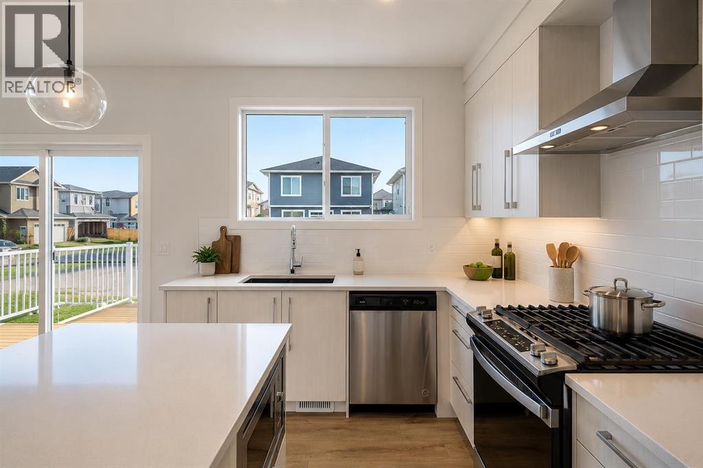 198 Dawson Harbour Hill, Chestermere, Alberta  T1X 2S4 - Photo 5 - A2331379