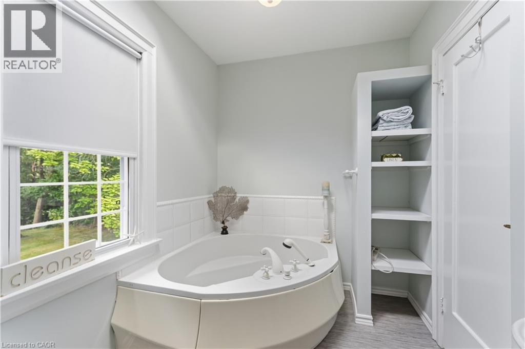 1537 Gregory Road, St. Catharines, Ontario  L2R 6P9 - Photo 29 - 40860036