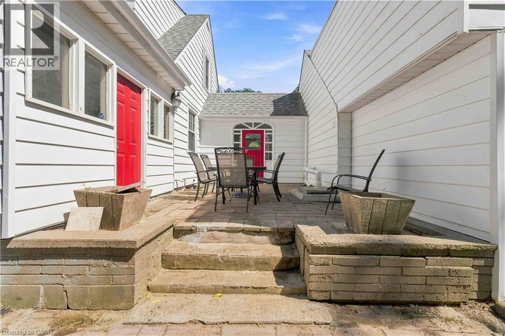 1537 Gregory Road, St. Catharines, Ontario  L2R 6P9 - Photo 38 - 40860036