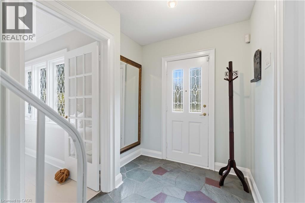 1537 Gregory Road, St. Catharines, Ontario  L2R 6P9 - Photo 7 - 40860036