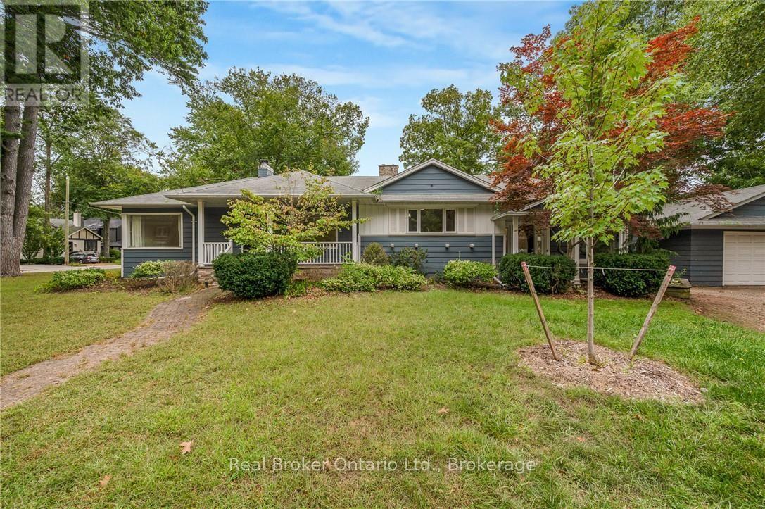 374 Spruce Street, Oakville, Ontario  L6J 2H3 - Photo 1 - W13741076