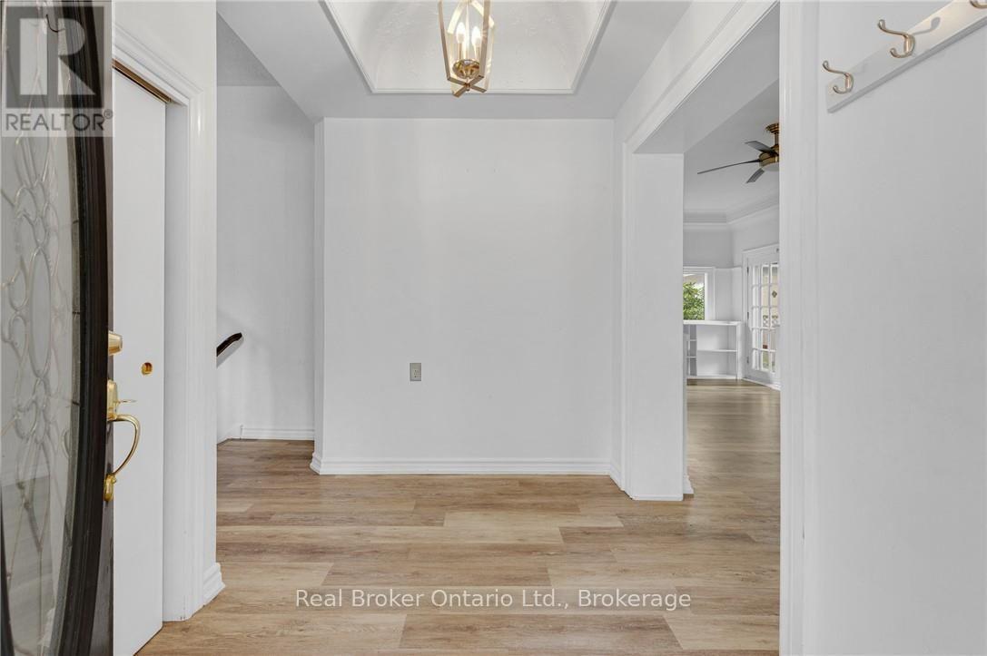 374 Spruce Street, Oakville, Ontario  L6J 2H3 - Photo 11 - W13741076