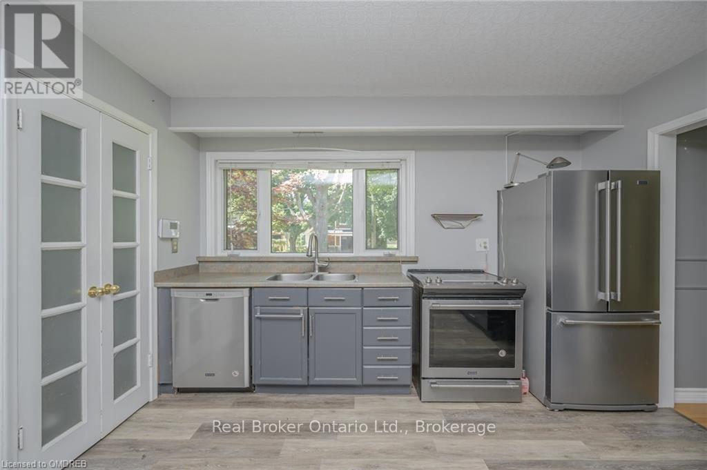 374 Spruce Street, Oakville, Ontario  L6J 2H3 - Photo 15 - W13741076