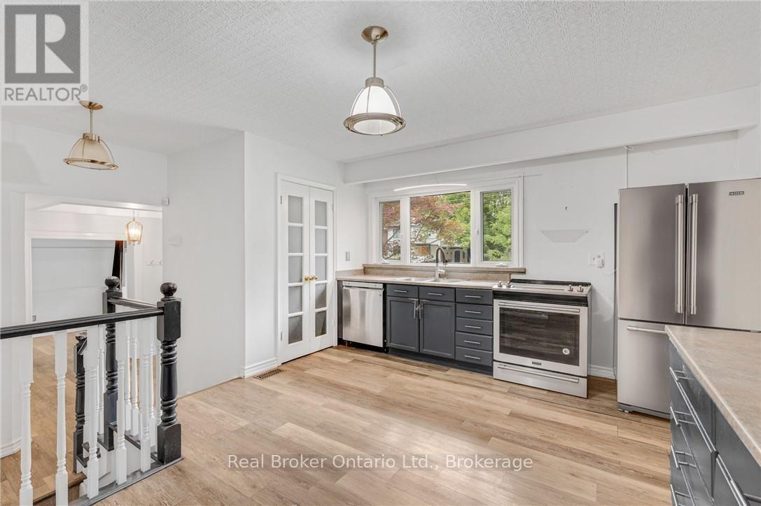 374 Spruce Street, Oakville, Ontario  L6J 2H3 - Photo 16 - W13741076