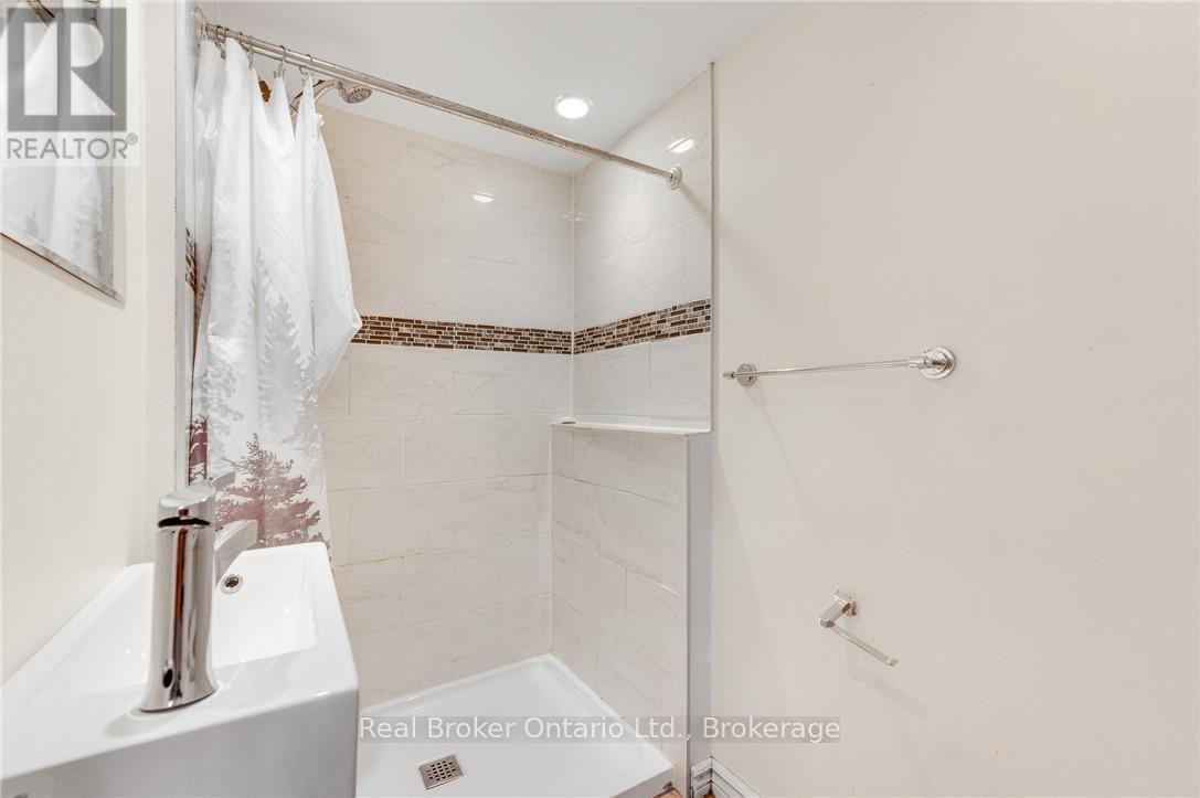 374 Spruce Street, Oakville, Ontario  L6J 2H3 - Photo 34 - W13741076