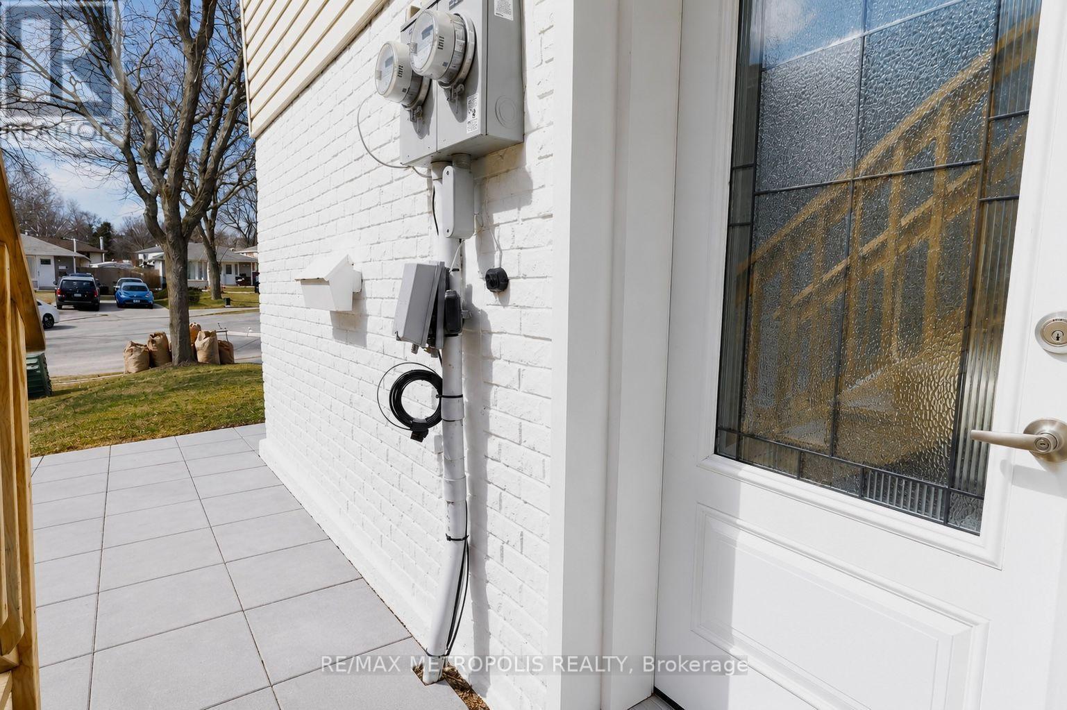 Lower - 1217 Norman Court, Oshawa, Ontario  L1H 7X2 - Photo 9 - E13719042