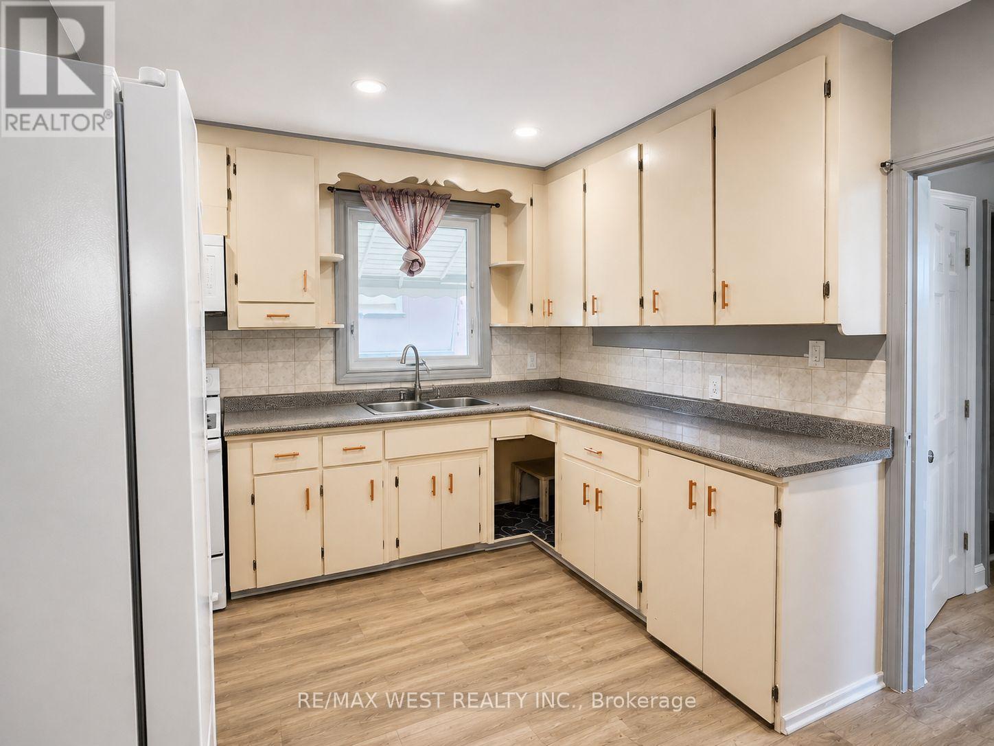 875 Ritson Road S, Oshawa, Ontario  L1H 5L5 - Photo 3 - E13738688