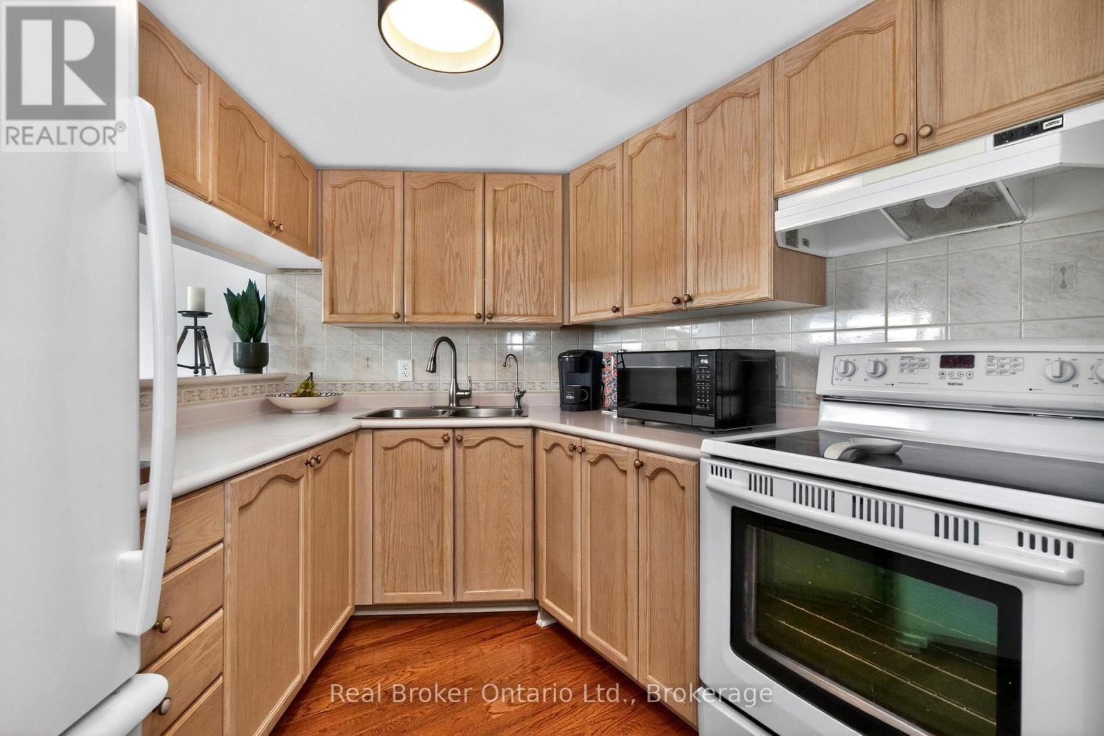 402 - 11 Beck Boulevard, Penetanguishene, Ontario  L9M 2G1 - Photo 12 - S13741128