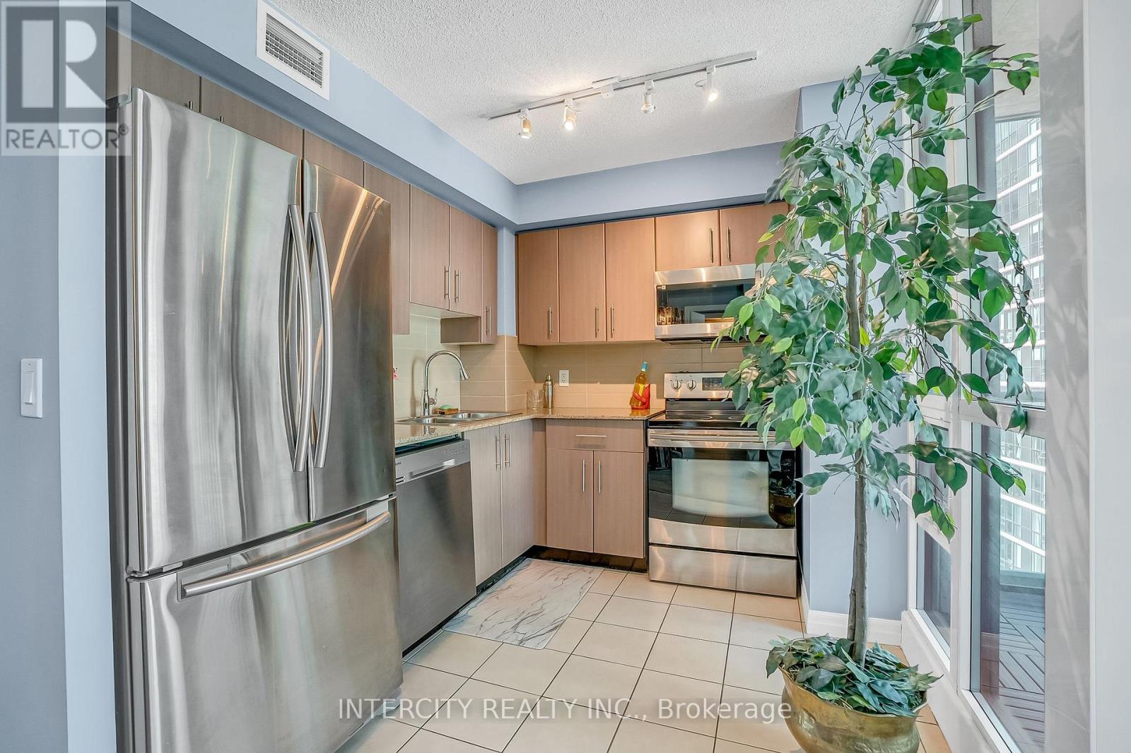 1010 - 12 Yonge Street, Toronto, Ontario  M5E 1Z9 - Photo 17 - C13741322