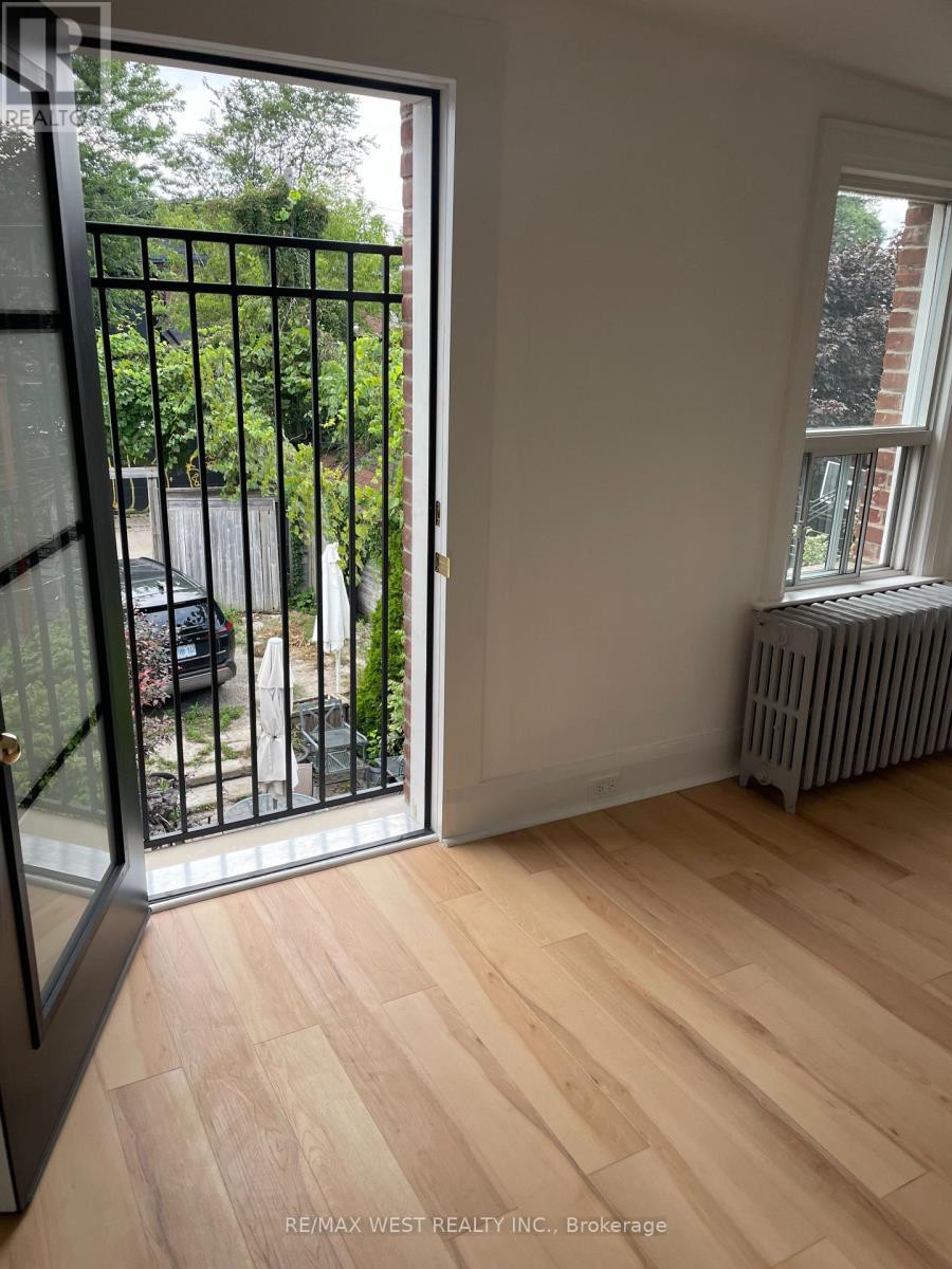 2nd Floor - 734 Manning Avenue, Toronto, Ontario  M6G 2W4 - Photo 11 - C13741348