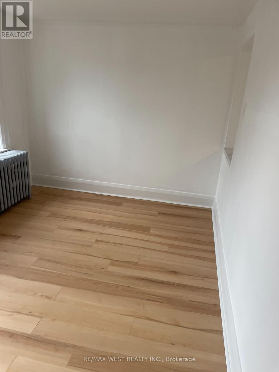 2nd Floor - 734 Manning Avenue, Toronto, Ontario  M6G 2W4 - Photo 12 - C13741348