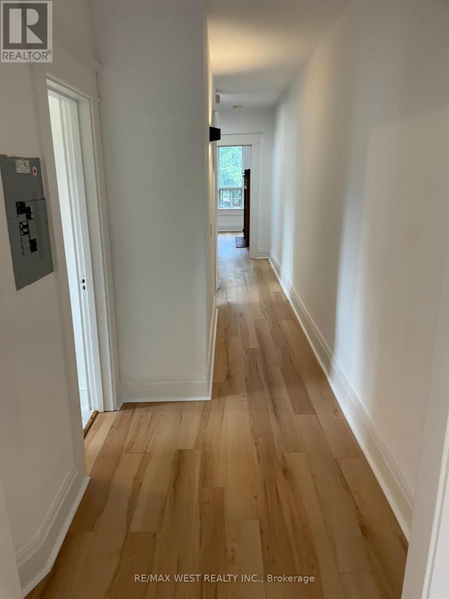 2nd Floor - 734 Manning Avenue, Toronto, Ontario  M6G 2W4 - Photo 13 - C13741348