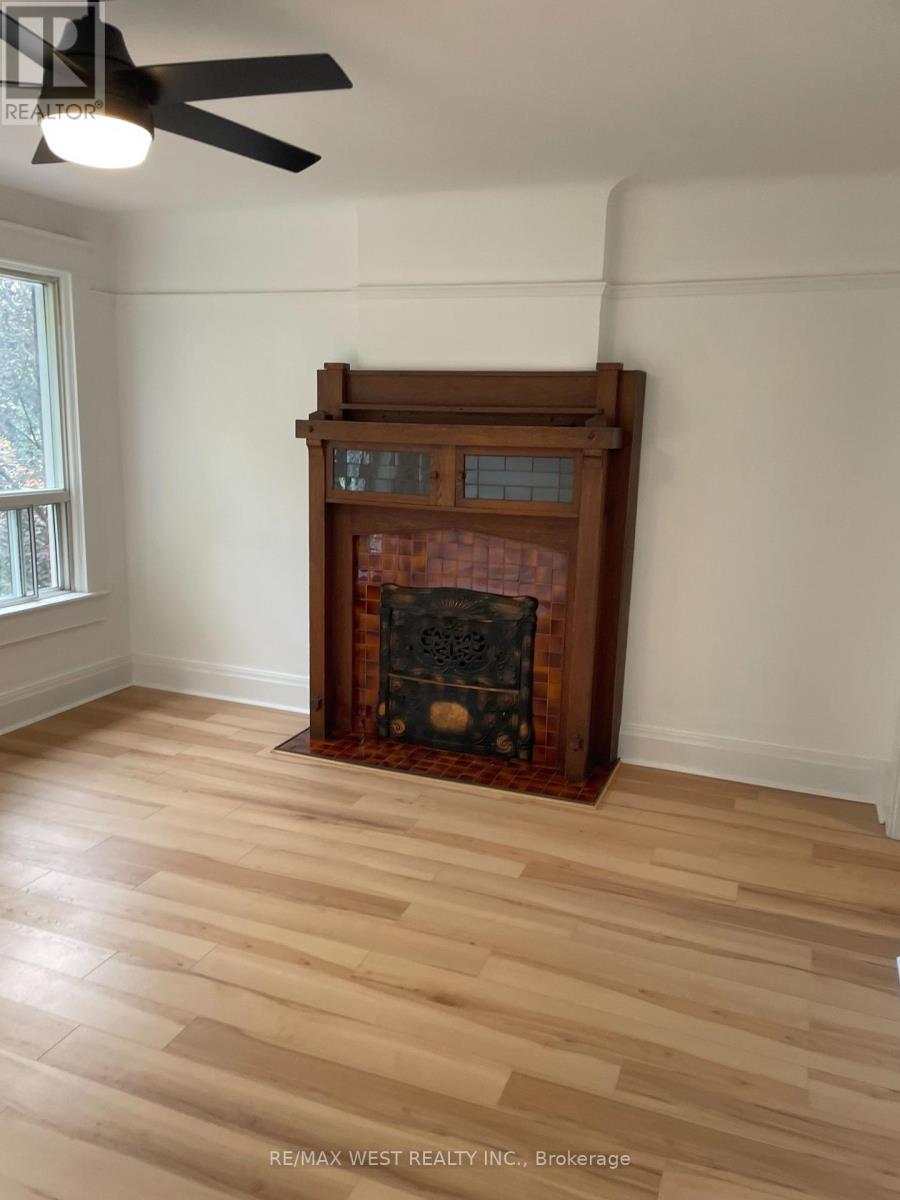 2nd Floor - 734 Manning Avenue, Toronto, Ontario  M6G 2W4 - Photo 15 - C13741348