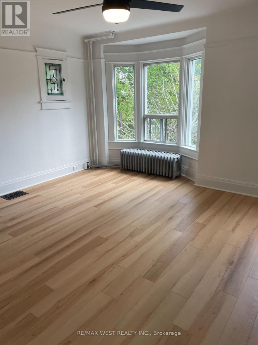2nd Floor - 734 Manning Avenue, Toronto, Ontario  M6G 2W4 - Photo 16 - C13741348