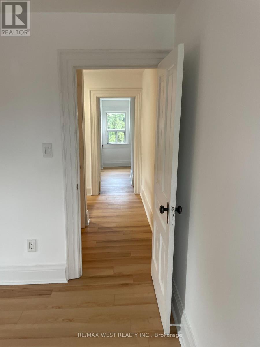 2nd Floor - 734 Manning Avenue, Toronto, Ontario  M6G 2W4 - Photo 18 - C13741348
