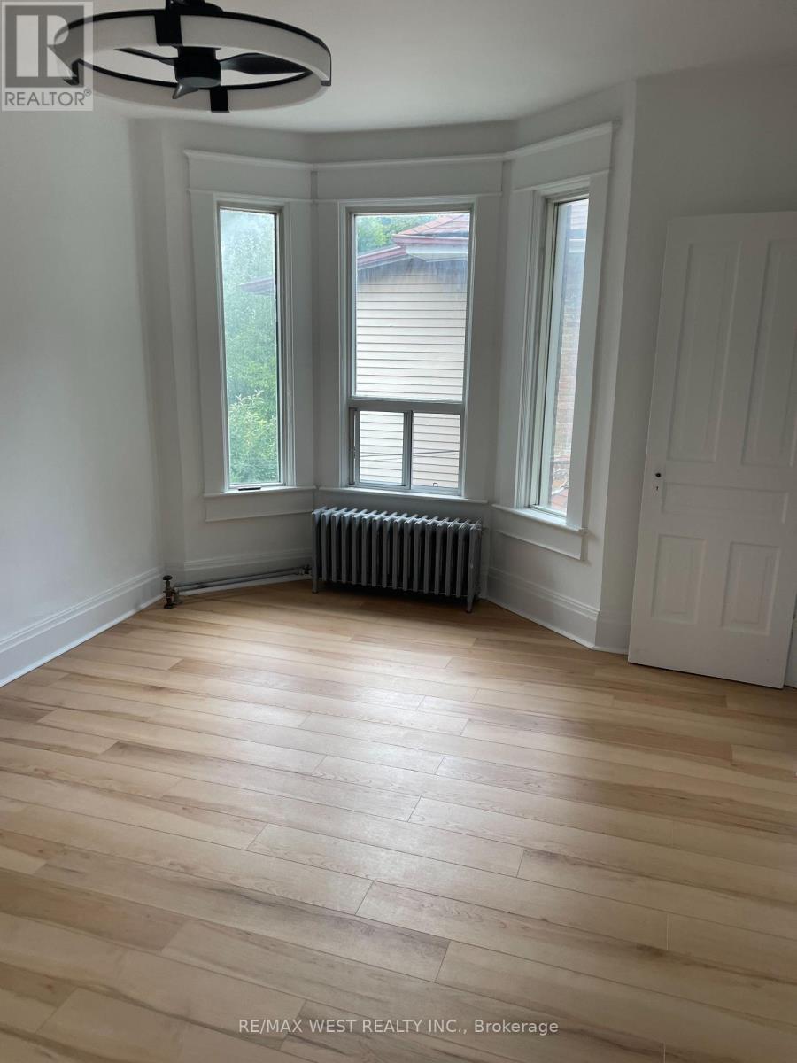 2nd Floor - 734 Manning Avenue, Toronto, Ontario  M6G 2W4 - Photo 20 - C13741348