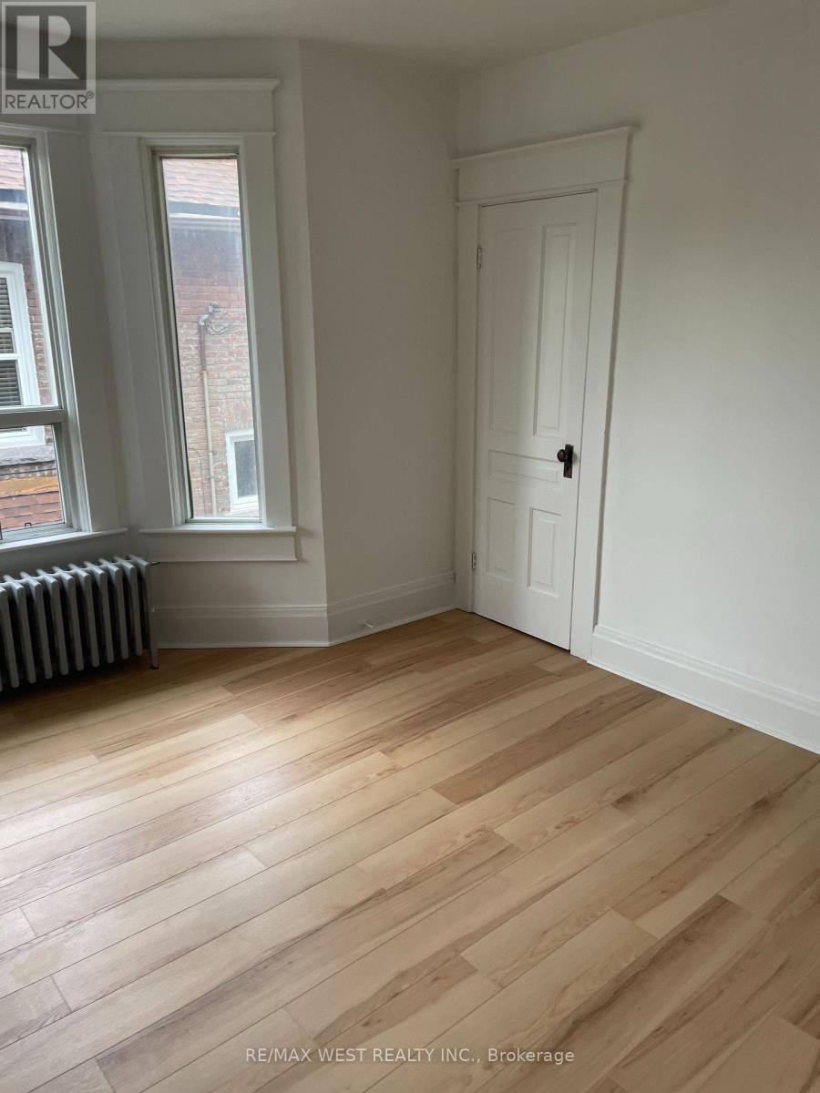 2nd Floor - 734 Manning Avenue, Toronto, Ontario  M6G 2W4 - Photo 21 - C13741348