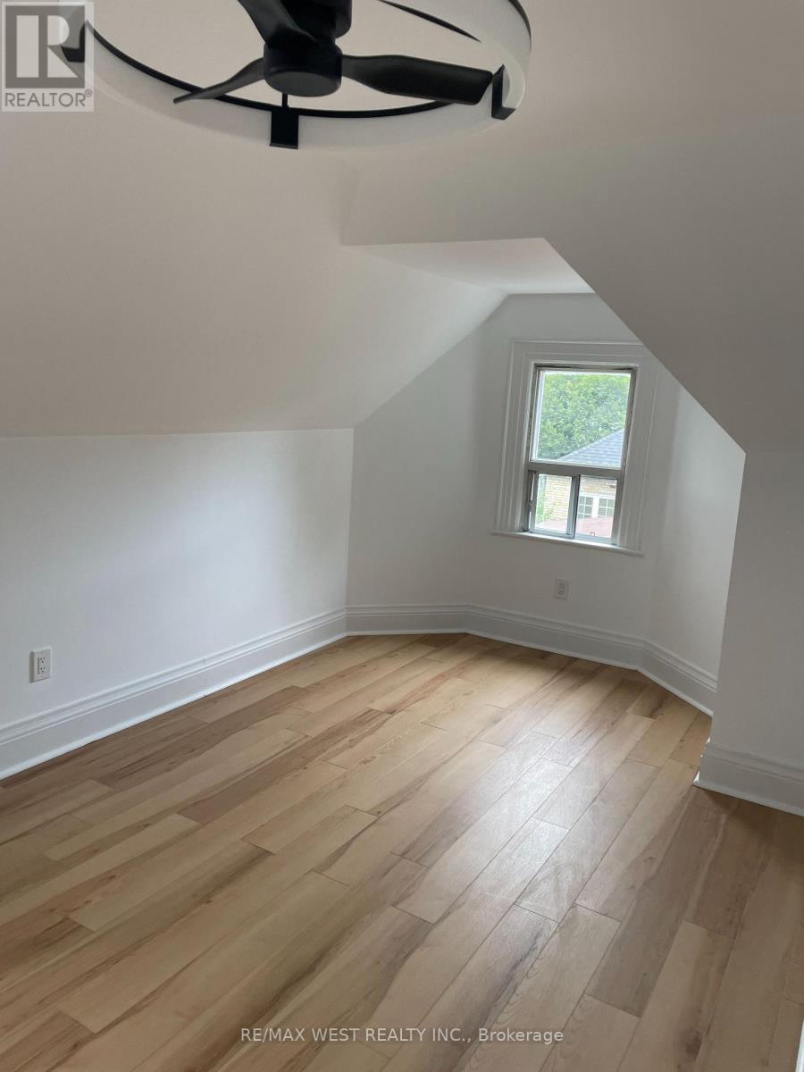 2nd Floor - 734 Manning Avenue, Toronto, Ontario  M6G 2W4 - Photo 22 - C13741348