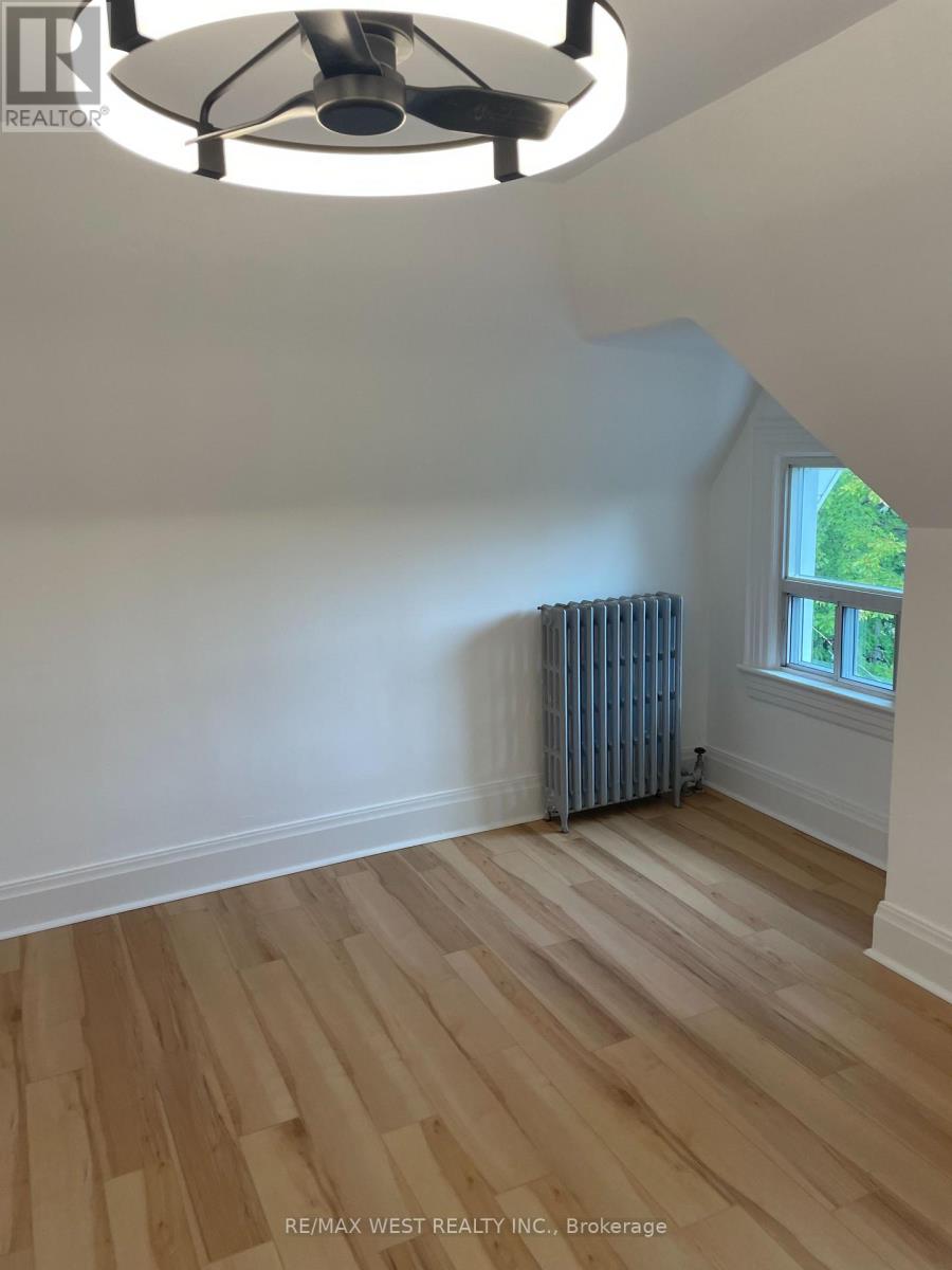 2nd Floor - 734 Manning Avenue, Toronto, Ontario  M6G 2W4 - Photo 24 - C13741348