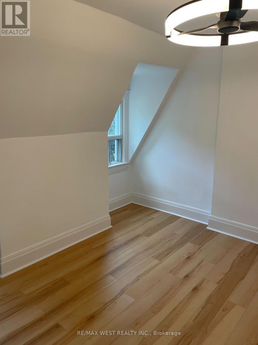 2nd Floor - 734 Manning Avenue, Toronto, Ontario  M6G 2W4 - Photo 25 - C13741348